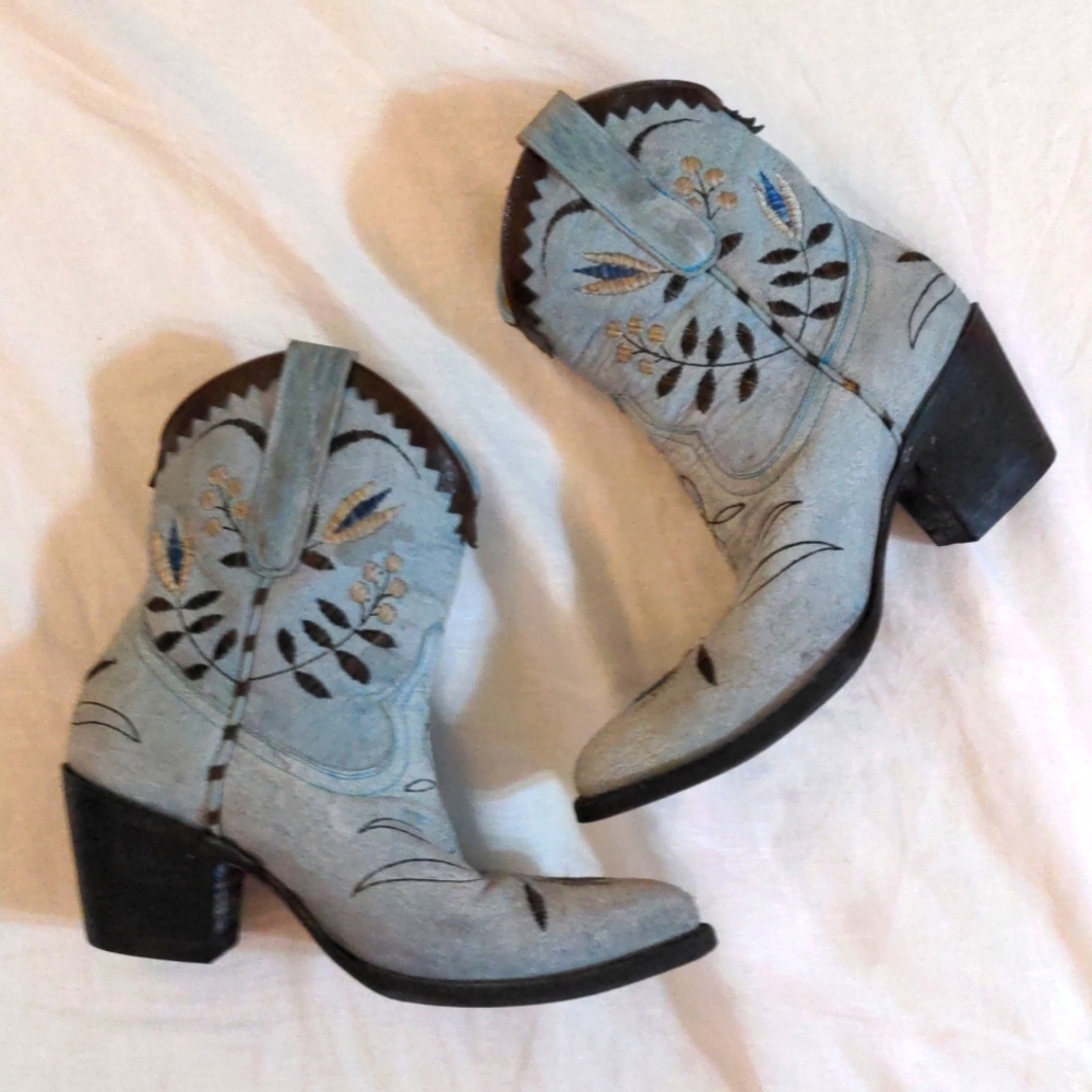 Old Gringo blue floral embroidered cowgirl boots Amitola